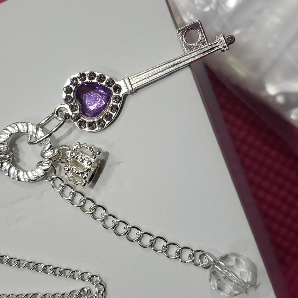 🔑 Key Necklace - Picture 2 of 5
